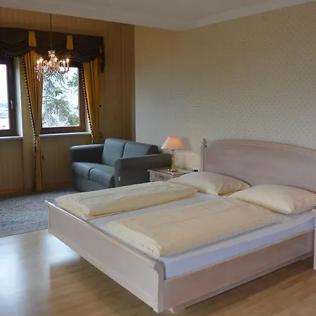 Alexander 4*