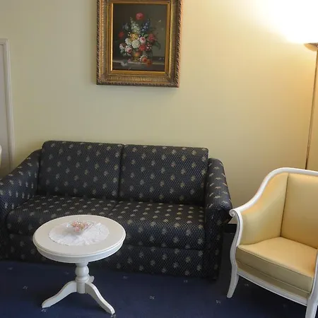 Отель Alexander 4*